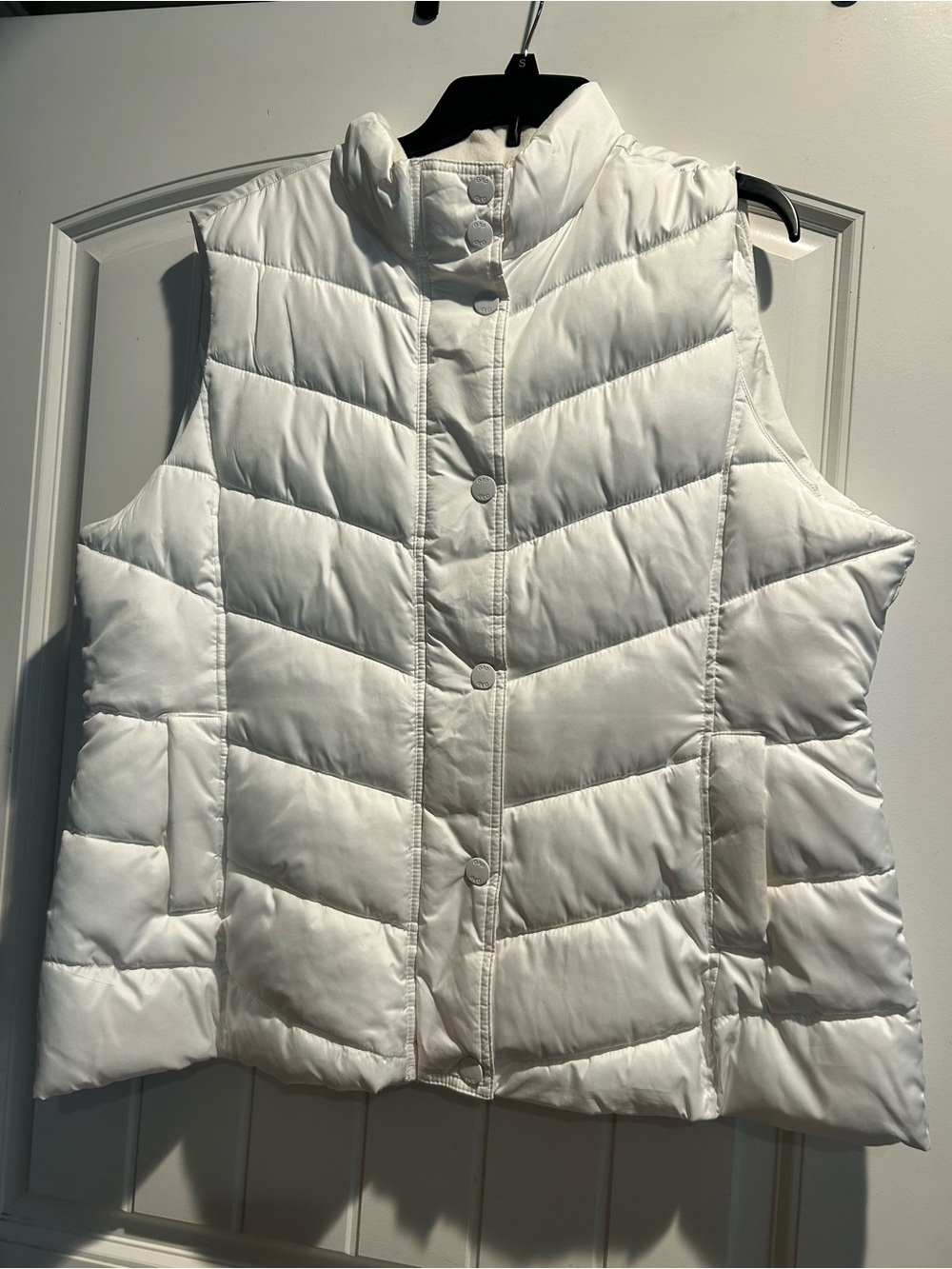 GAP White Quilted Puffer Vest with Snap Front